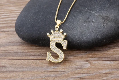 Luxury Necklace with Initial and Crown Design - Image 11